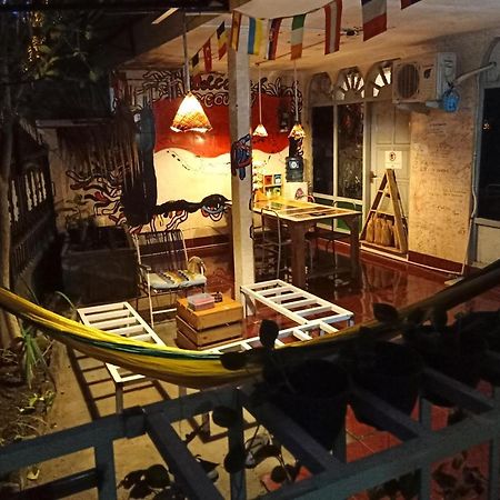 Deoplet Homestay & Gallery Джокьякарта Экстерьер фото