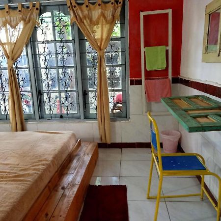 Deoplet Homestay & Gallery Джокьякарта Экстерьер фото