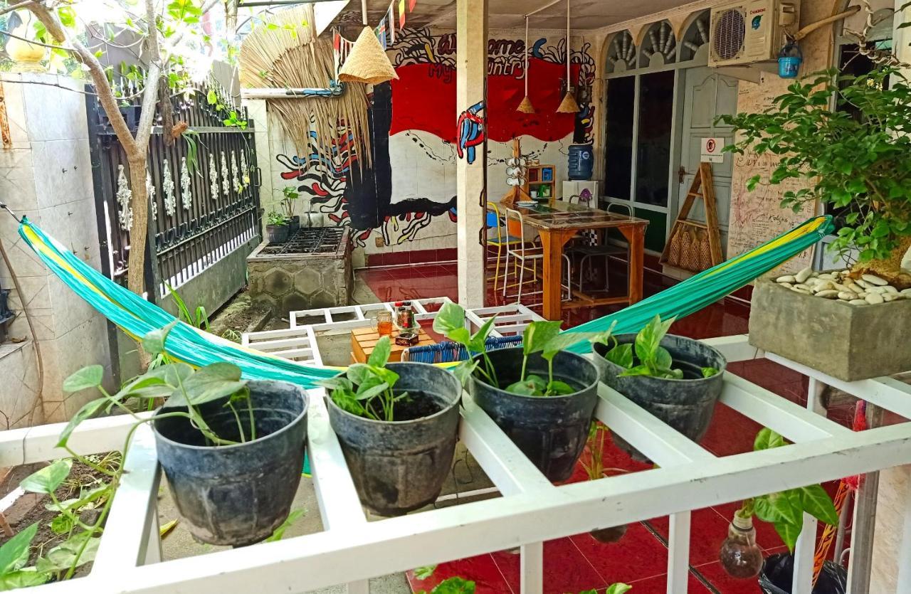 Deoplet Homestay & Gallery Джокьякарта Экстерьер фото