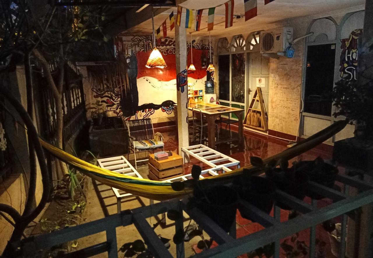 Deoplet Homestay & Gallery Джокьякарта Экстерьер фото