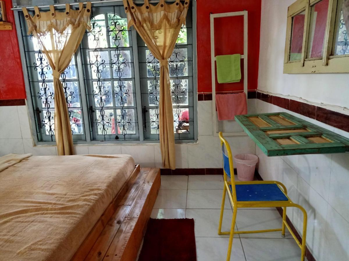 Deoplet Homestay & Gallery Джокьякарта Экстерьер фото