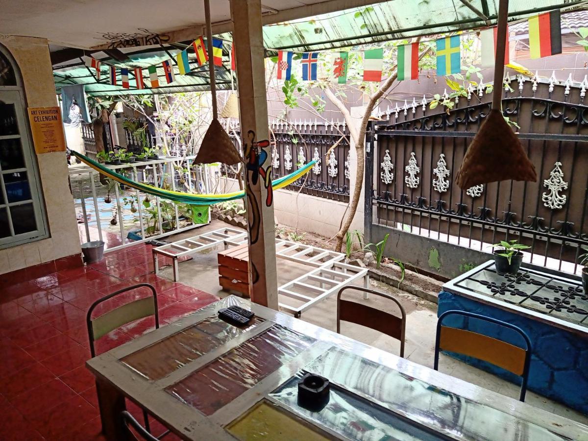 Deoplet Homestay & Gallery Джокьякарта Экстерьер фото
