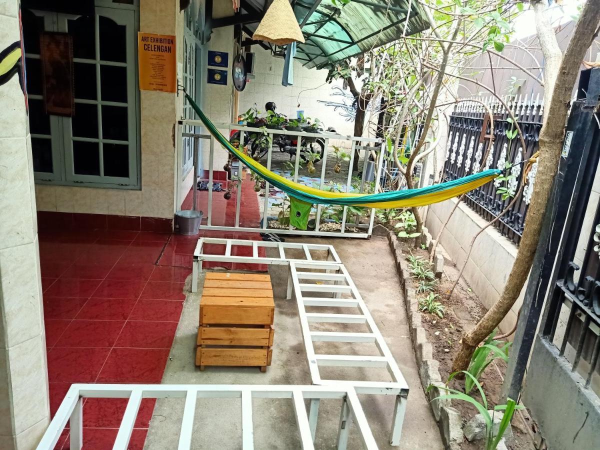 Deoplet Homestay & Gallery Джокьякарта Экстерьер фото