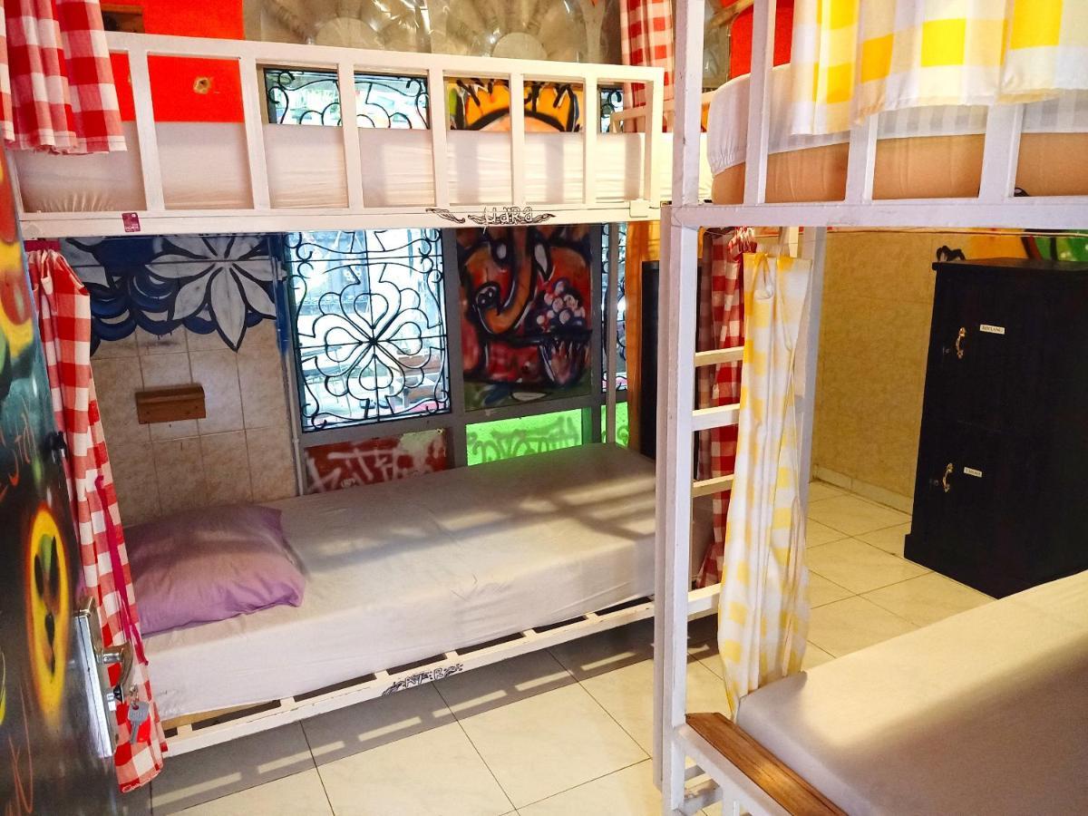 Deoplet Homestay & Gallery Джокьякарта Экстерьер фото