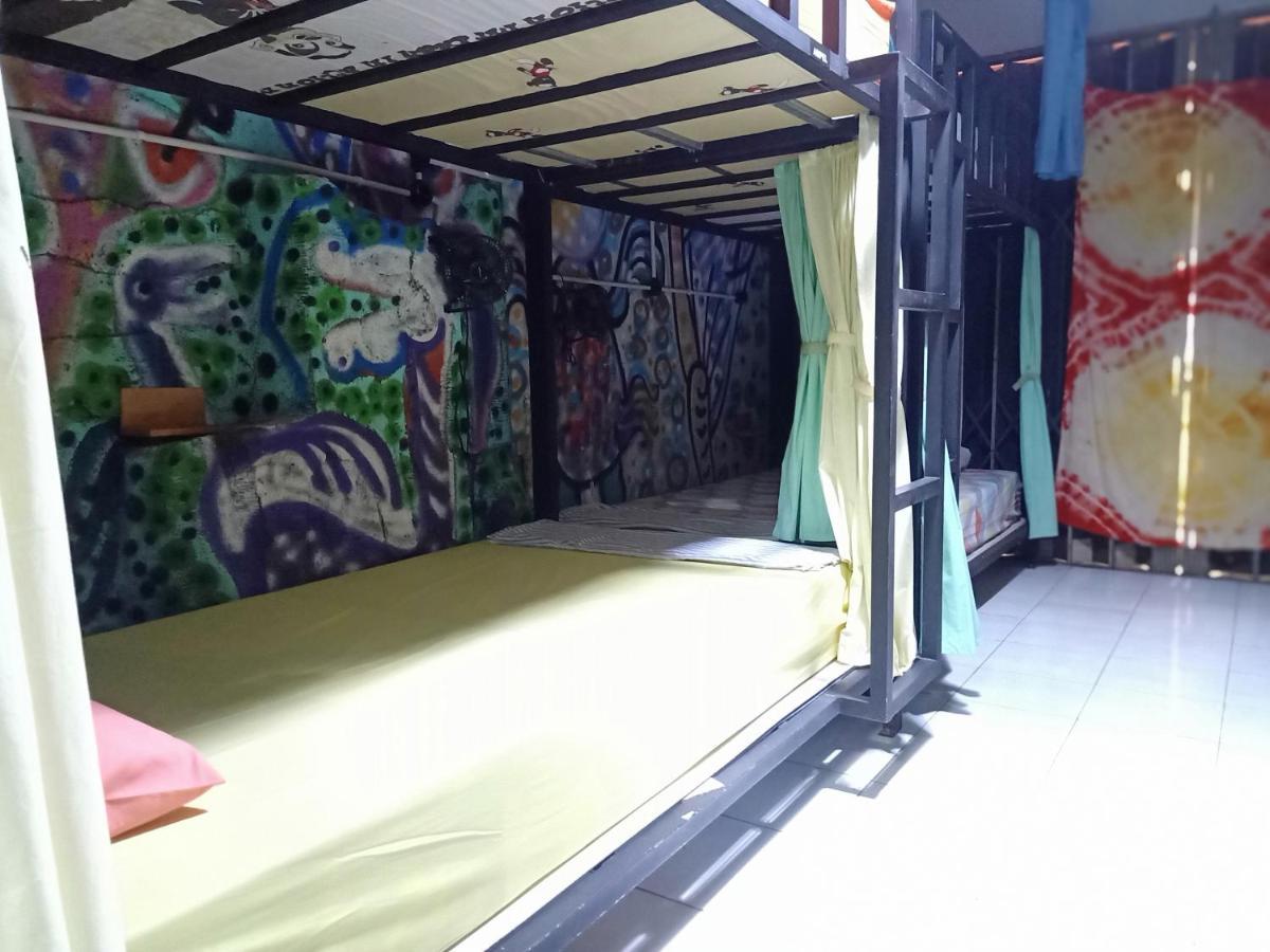 Deoplet Homestay & Gallery Джокьякарта Экстерьер фото