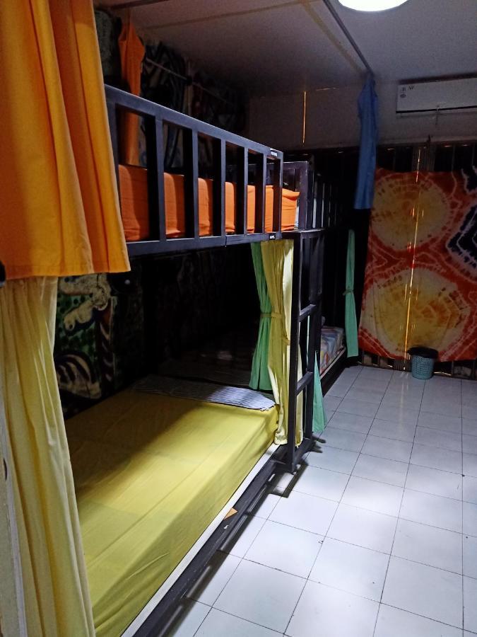 Deoplet Homestay & Gallery Джокьякарта Экстерьер фото