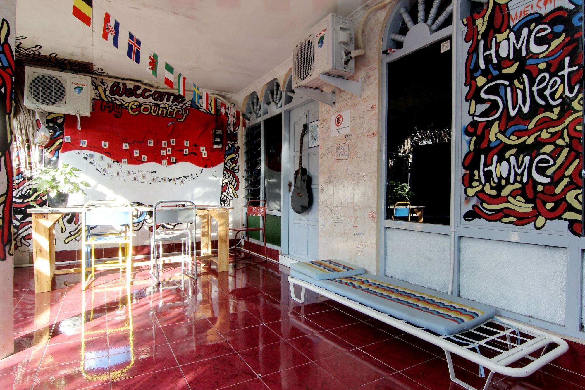 Deoplet Homestay & Gallery Джокьякарта Экстерьер фото
